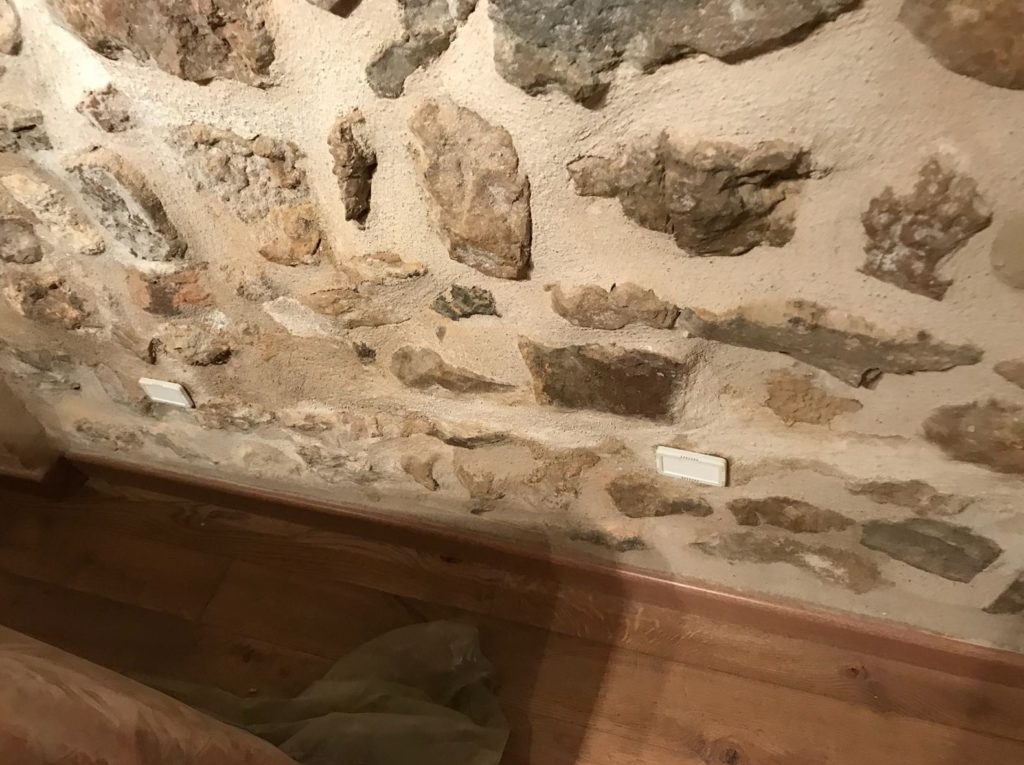 mur-humide-cave-assecheur