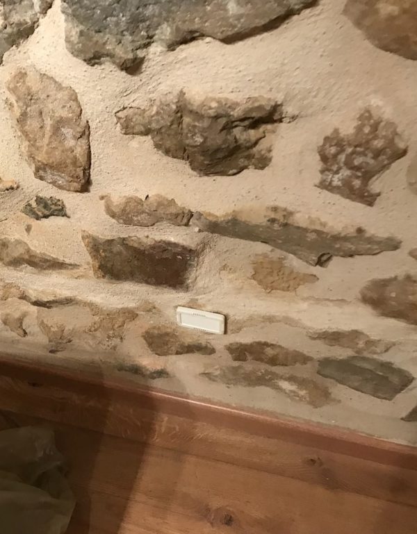 installation assécheur mur en pierre humide